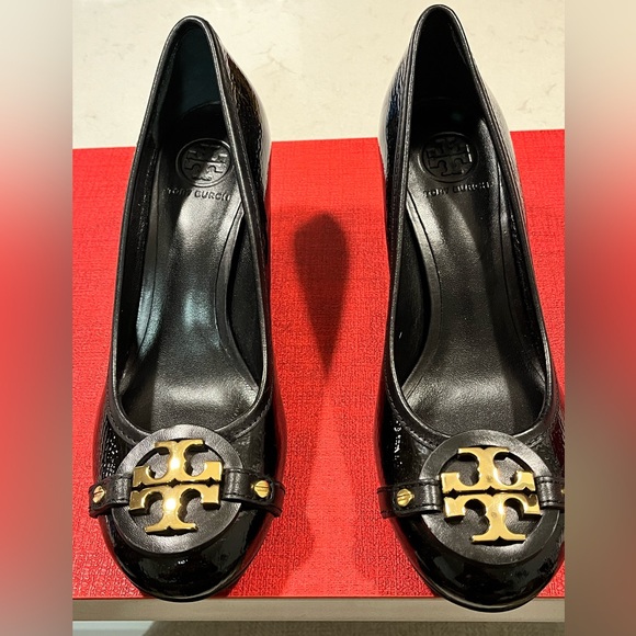 Tory Burch Shoes - TORY BURCH PRE-LOVED AUTHENTIC SIGNATURE DOUBLE ‘T’ GOLD GENUINE LEATHER SHOES